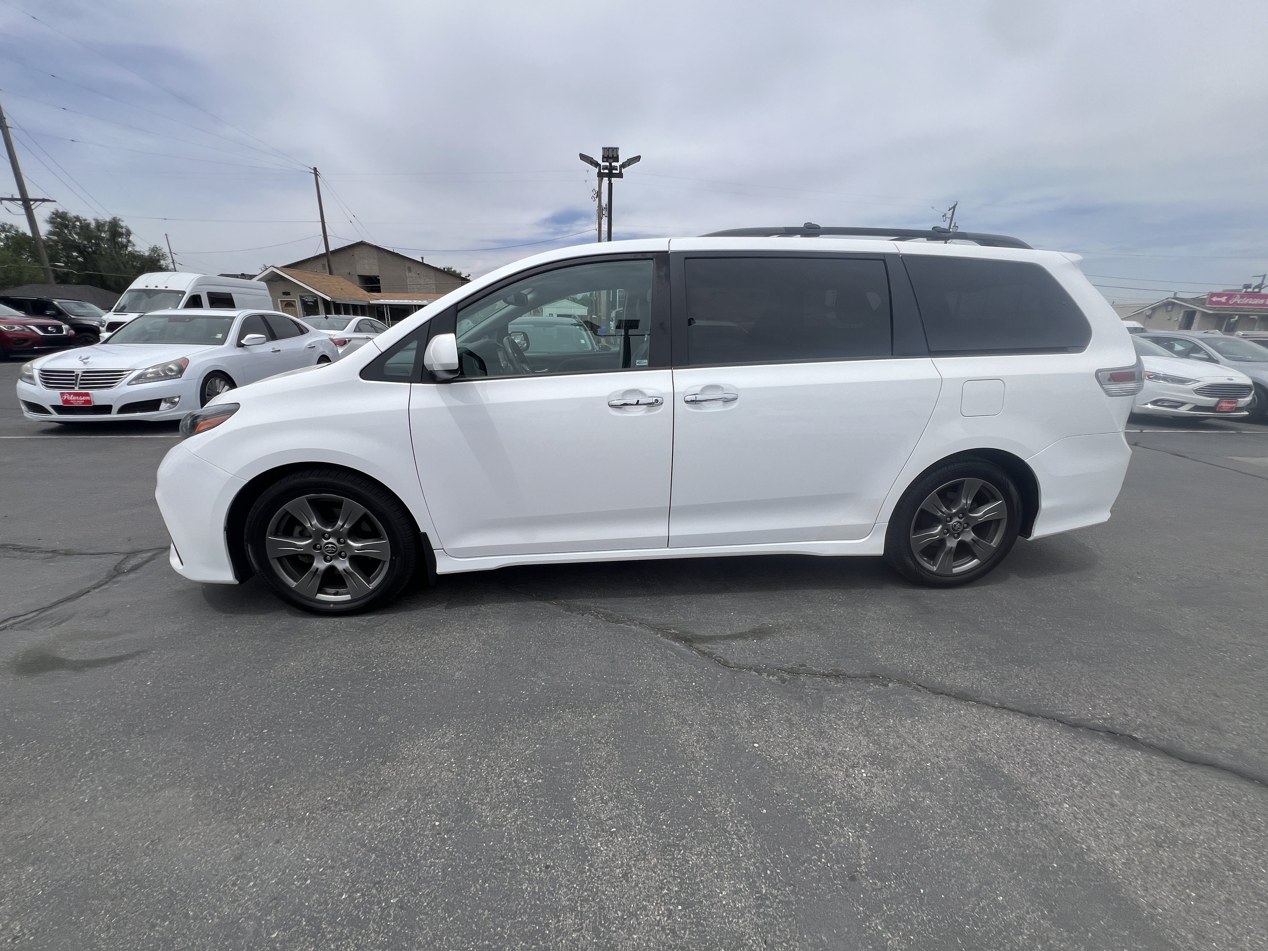 Used 2019 Toyota Sienna SE w/ Carpet Mat Package FWD image 5