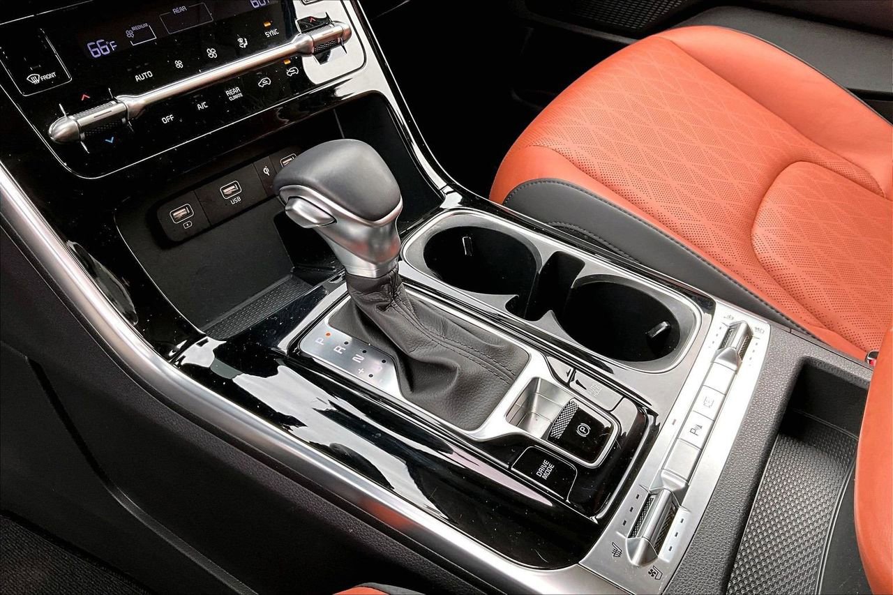 Used 2024 Kia Carnival SX image 32