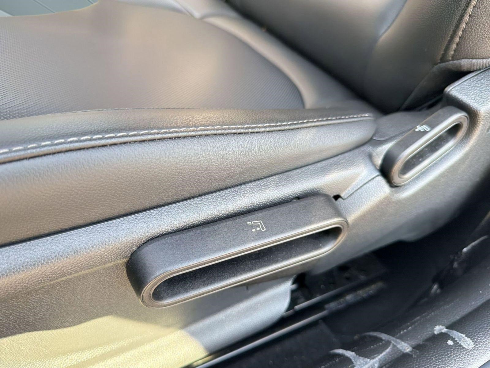 Used 2020 MINI Cooper 2-Door Hardtop w/ Premium Package image 18