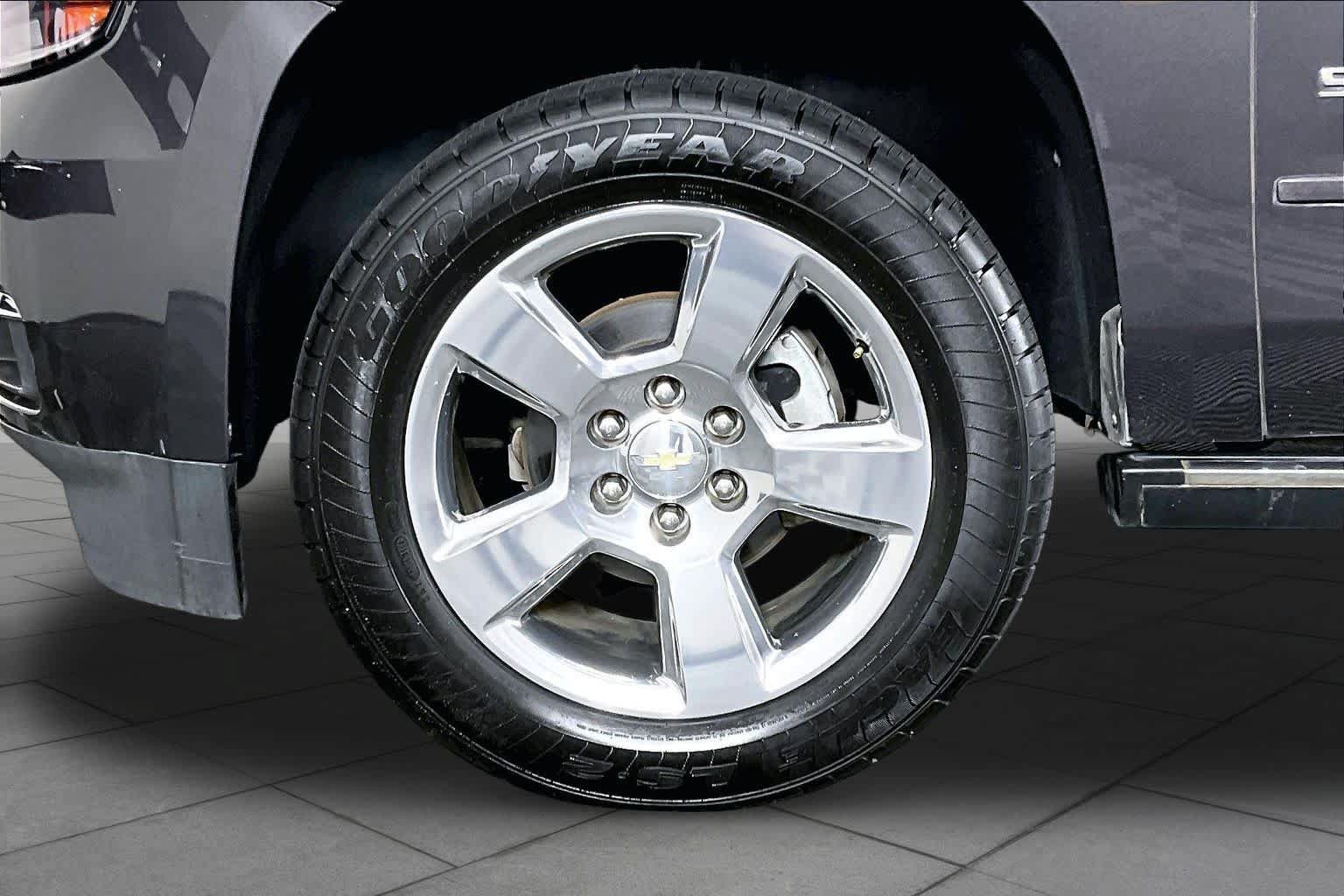 Used 2017 Chevrolet Suburban Premier AWD/4WD image 10