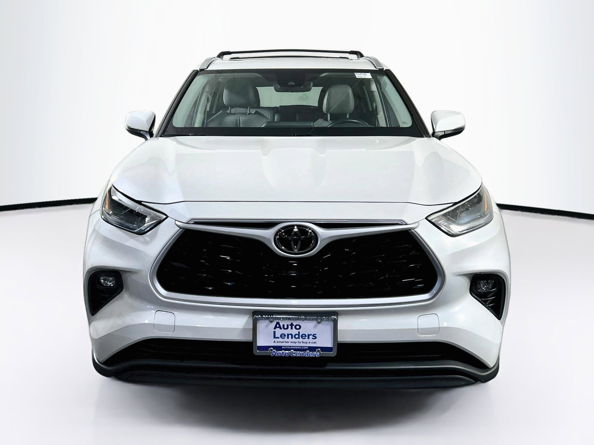 Used 2021 Toyota Highlander XLE AWD/4WD image 2