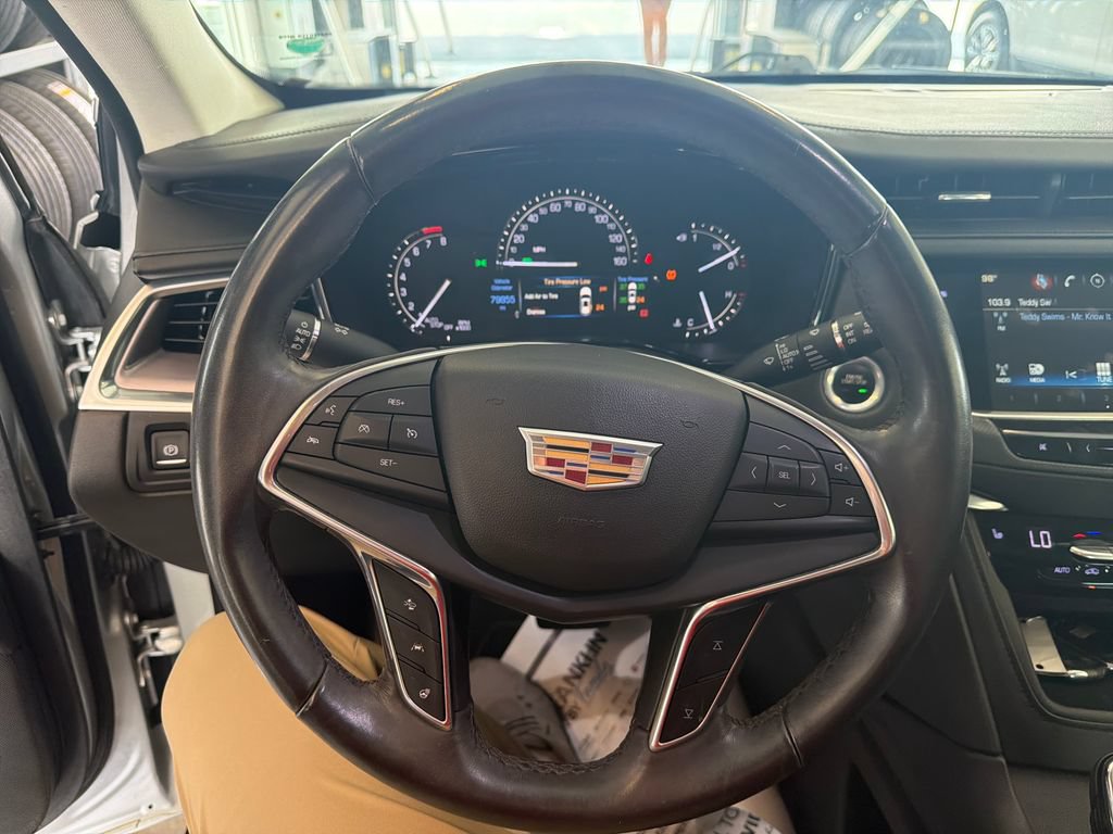 Used 2018 Cadillac XT5 Luxury w/ Driver Awareness Package AWD/4WD image 17