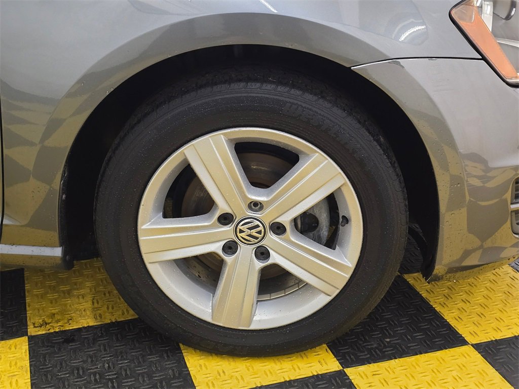Used 2017 Volkswagen Golf Wolfsburg Edition image 9