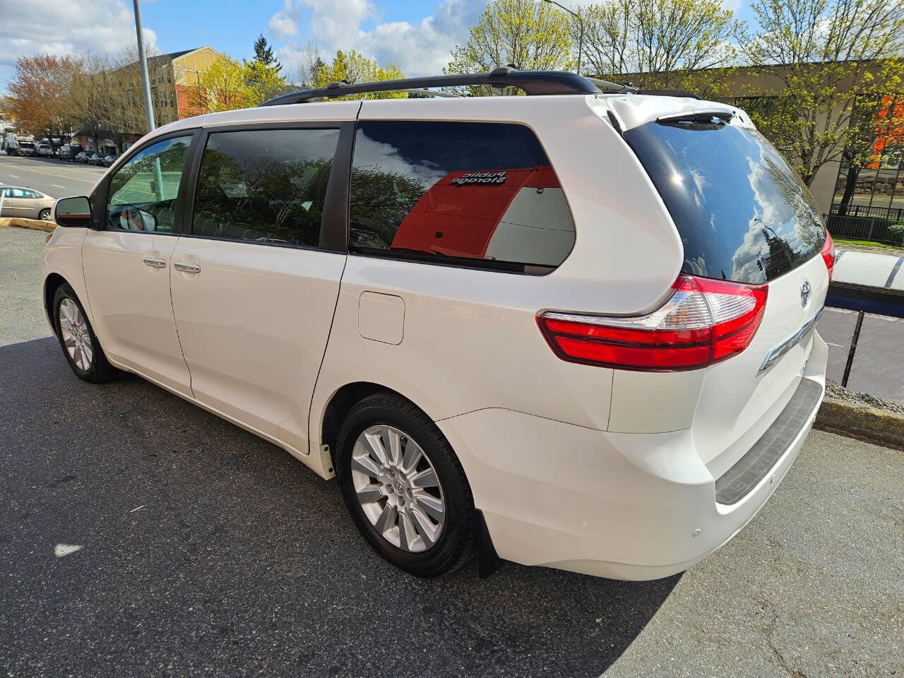 Used 2015 Toyota Sienna XLE w/ XLE Navigation Package AWD/4WD image 5