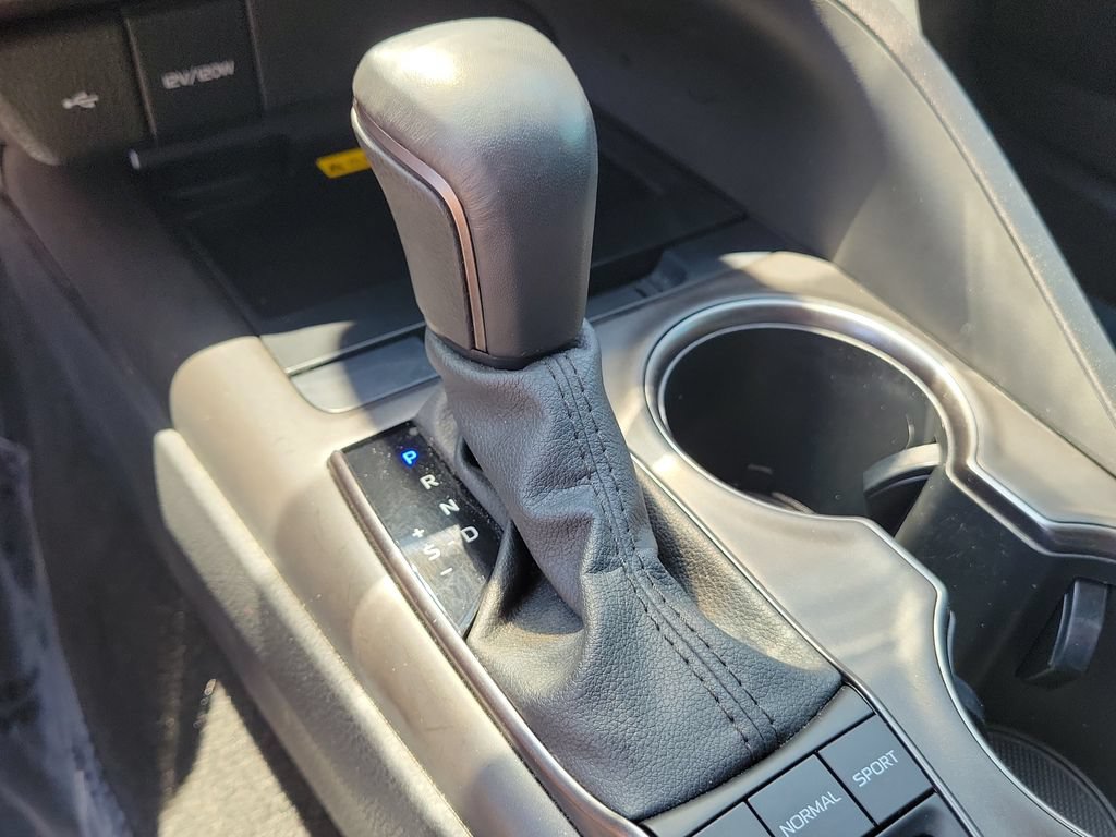 Used 2022 Toyota Camry XSE w/ Navigation Package FWD image 32