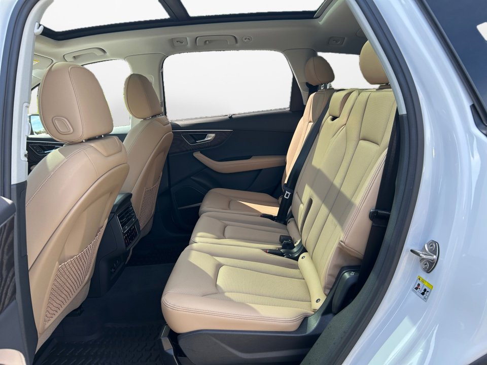 Certified 2025 Audi Q7 3.0T Premium Plus image 13