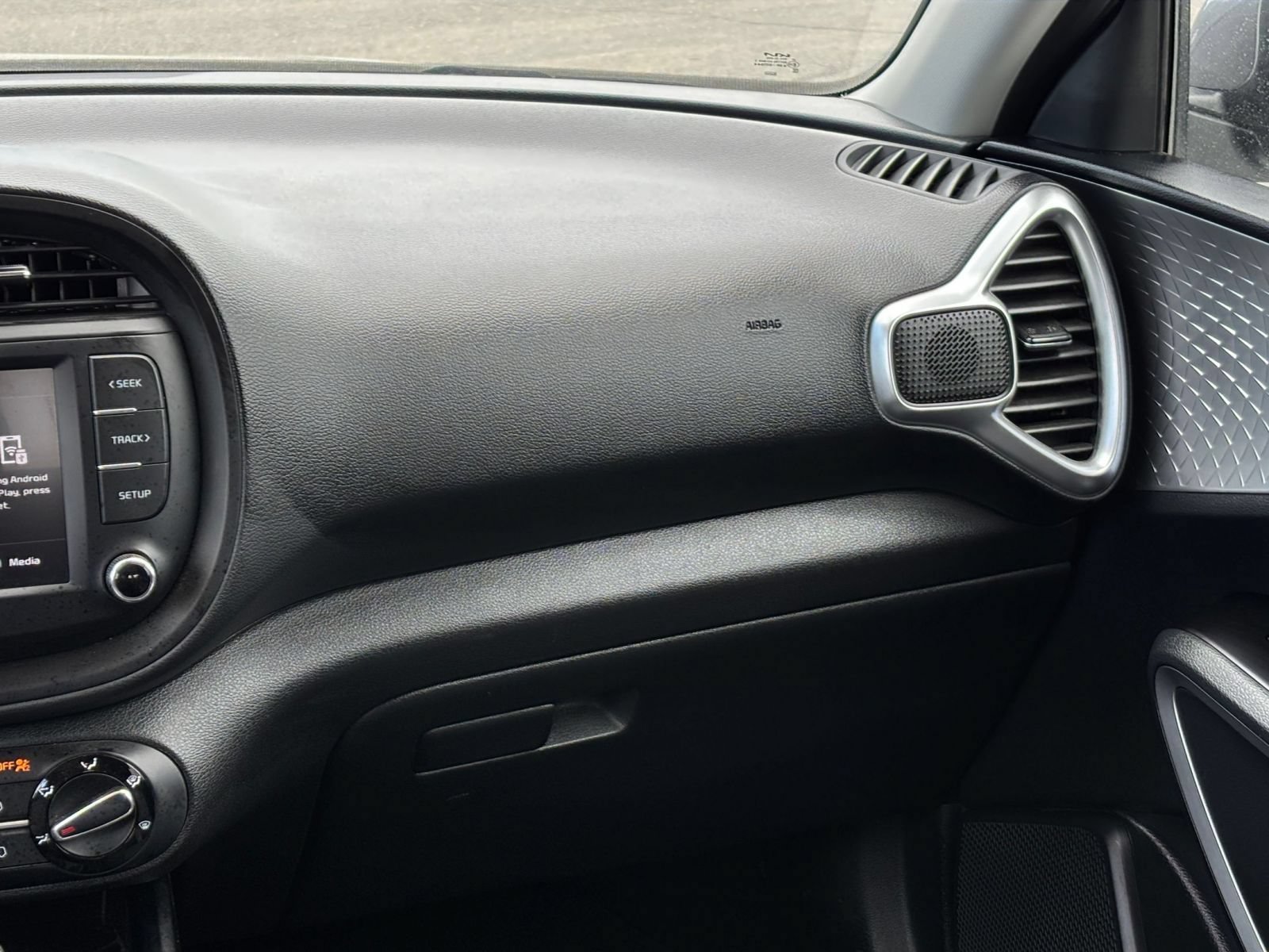 Used 2025 Kia Soul LX w/ LX Technology Package FWD image 32