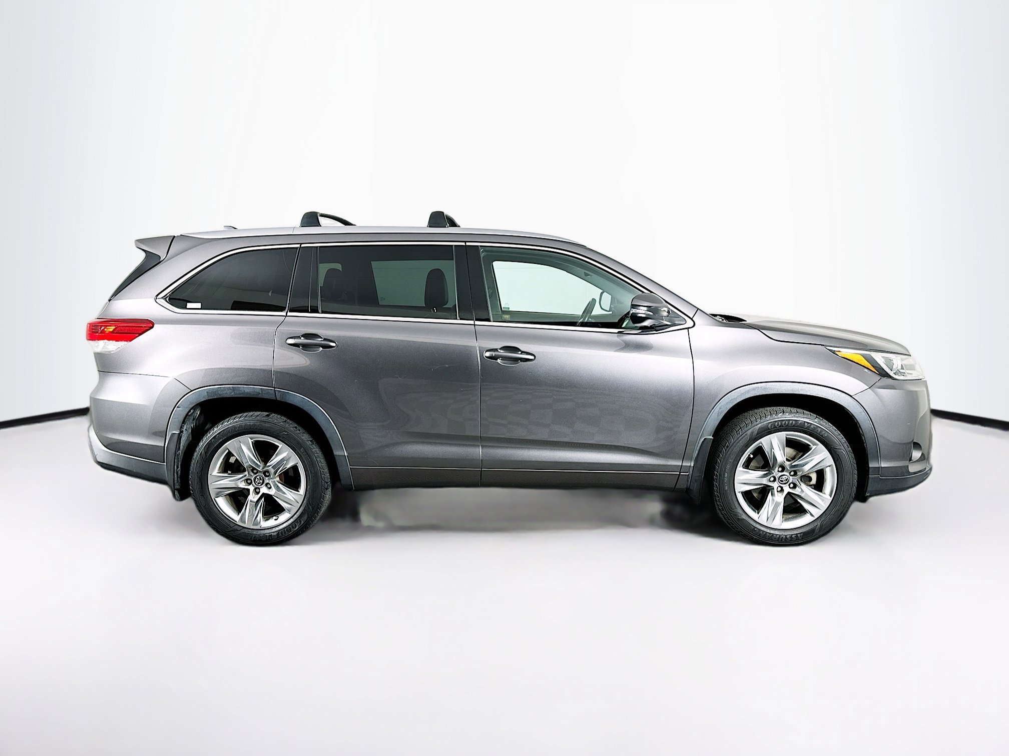 Used 2018 Toyota Highlander Limited w/ Carpet Mat Package (TMS) AWD/4WD image 10