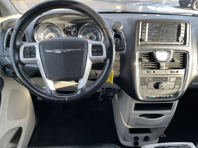 Used 2016 Chrysler Town & Country Touring image 13