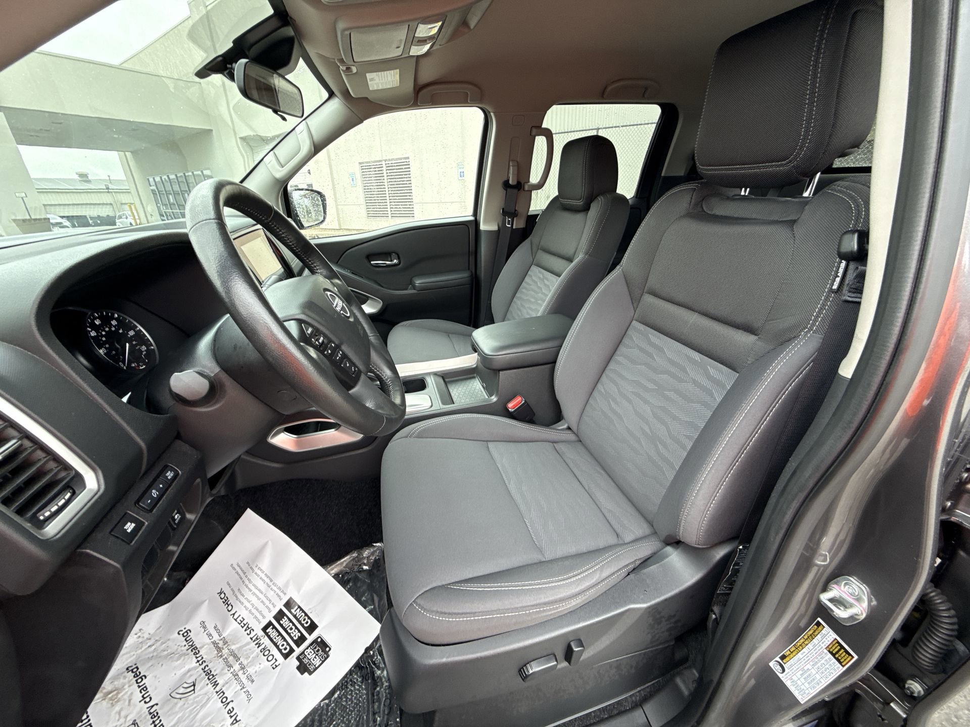 Used 2024 Nissan Frontier SV w/ SV Convenience Package RWD image 13