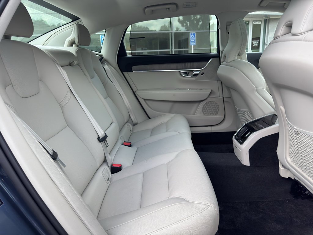 Used 2023 Volvo S90 B6 Plus AWD/4WD image 34