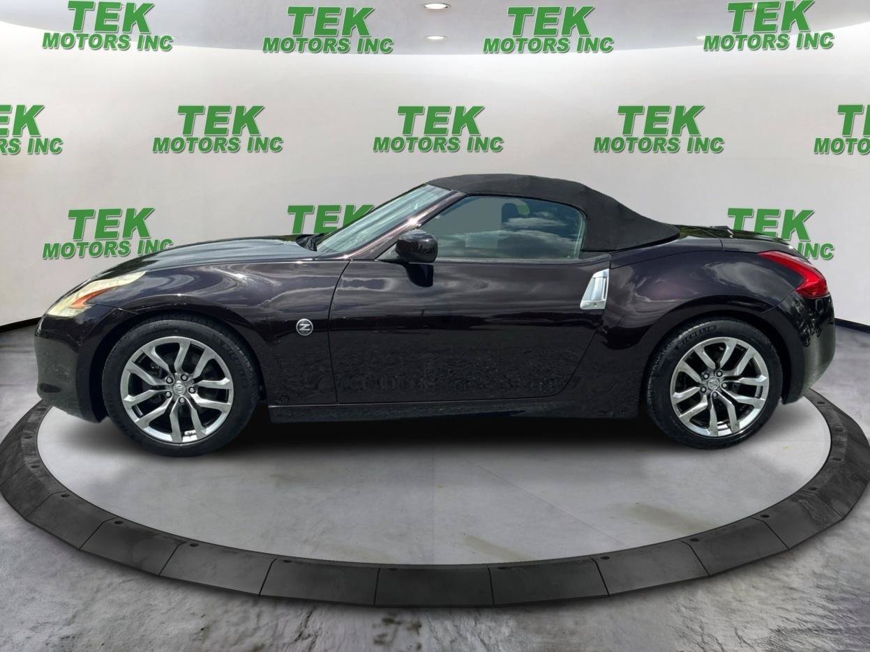 Used 2010 Nissan 370Z Roadster RWD image 10