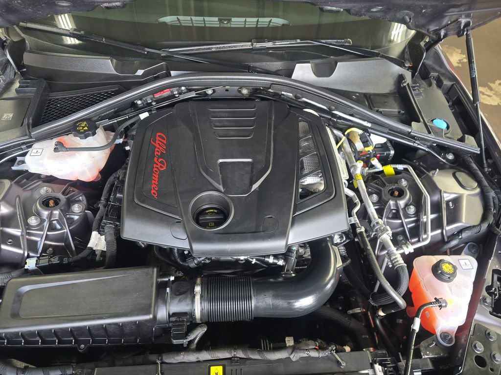 Used 2024 Alfa Romeo Giulia Veloce image 5