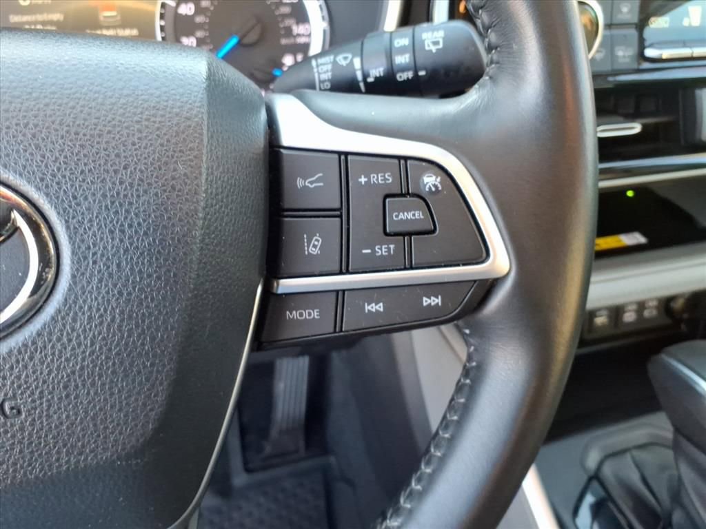 Used 2023 Toyota Highlander XLE image 31