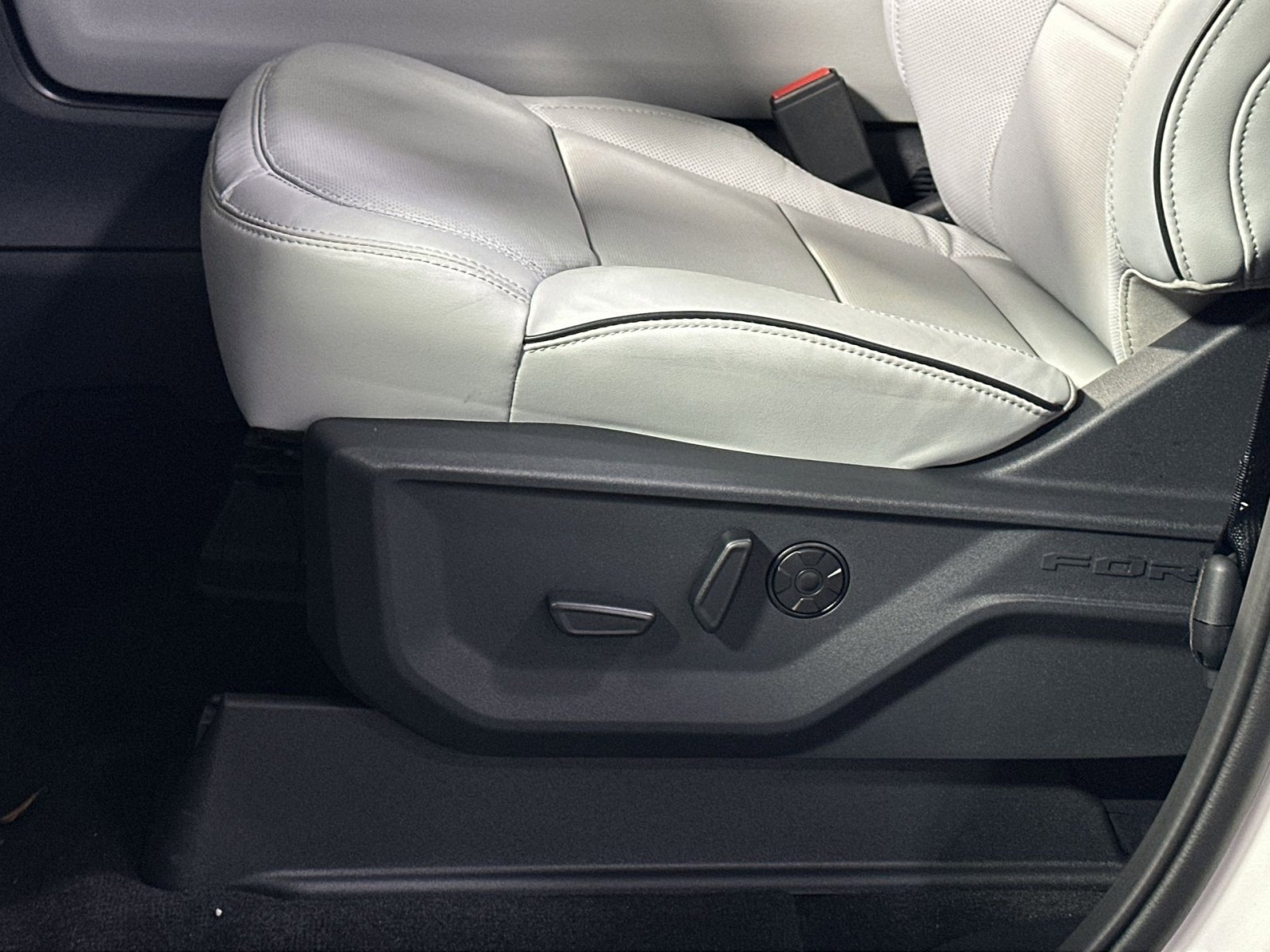 New 2025 Ford Expedition Max Platinum w/ Platinum Ultimate Package image 14