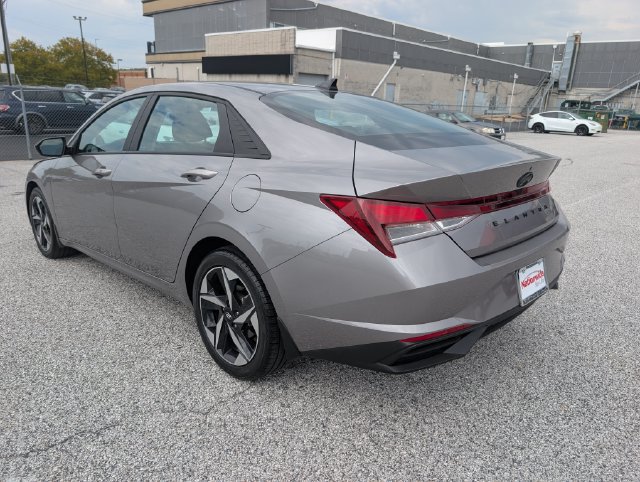 Used 2023 Hyundai Elantra SEL w/ Convenience Package FWD image 3