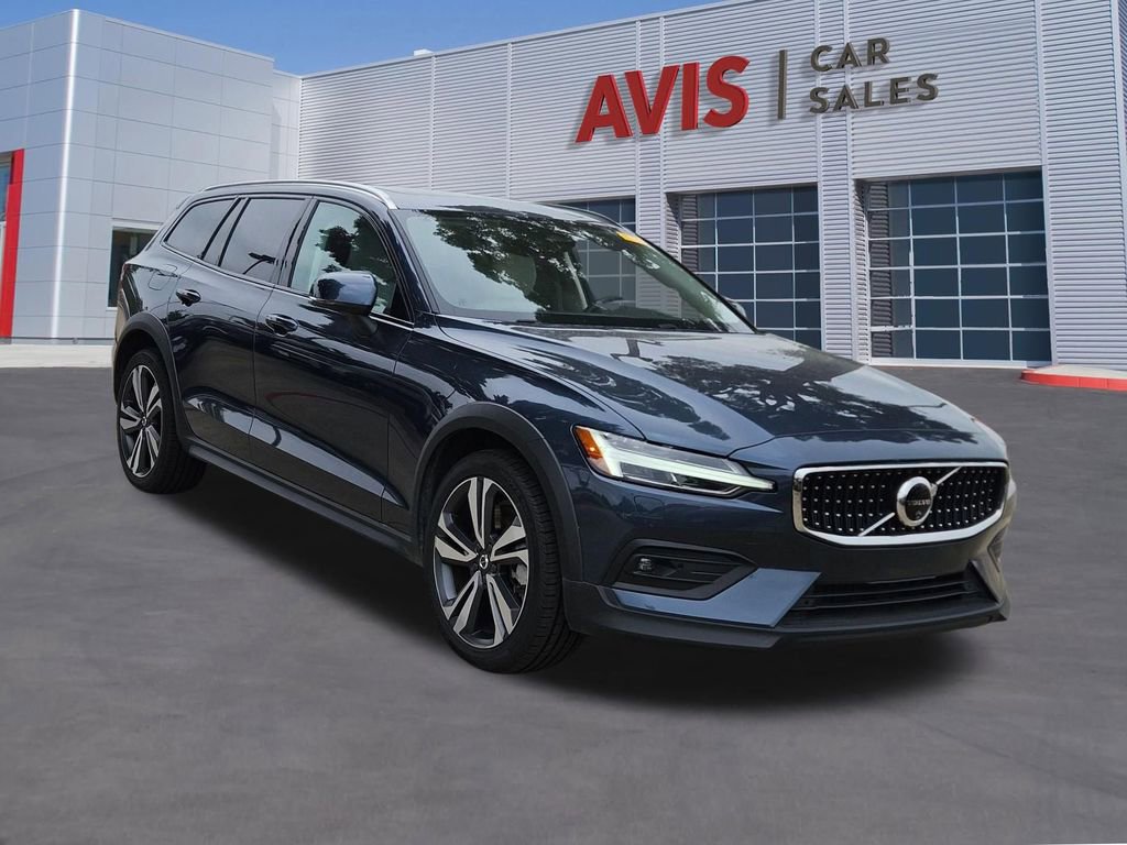 Used 2025 Volvo V60 B5 Cross Country Plus AWD/4WD image 9