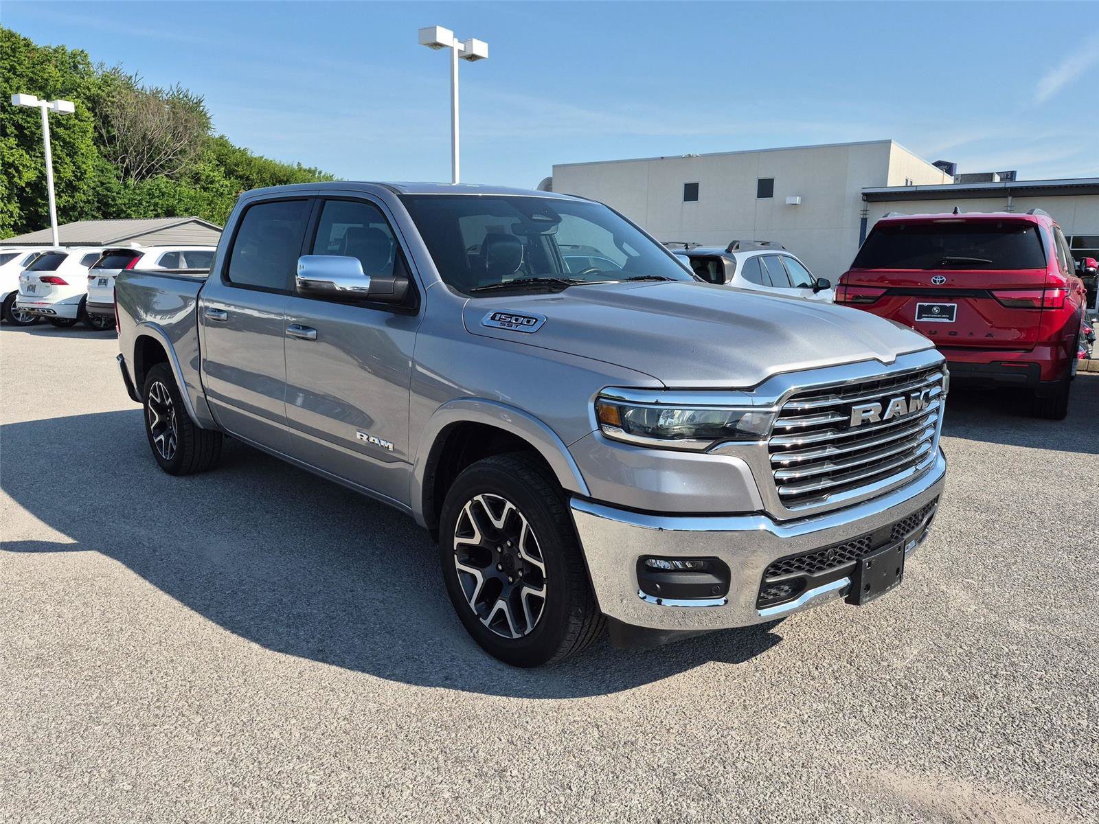 Used 2025 RAM 1500 Laramie AWD/4WD image 7
