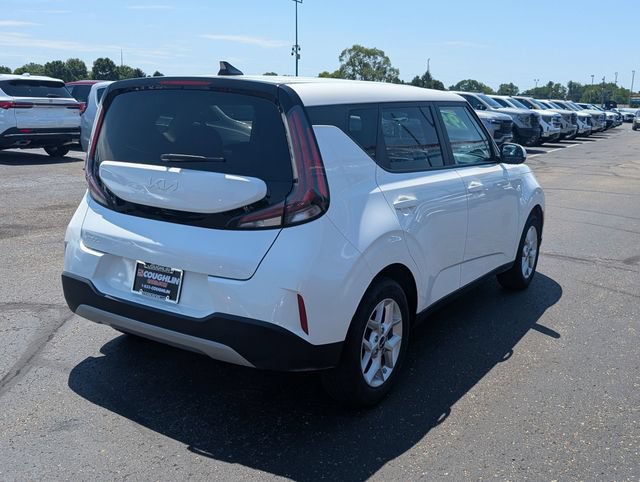 Used 2024 Kia Soul LX w/ LX Technology Package FWD image 7