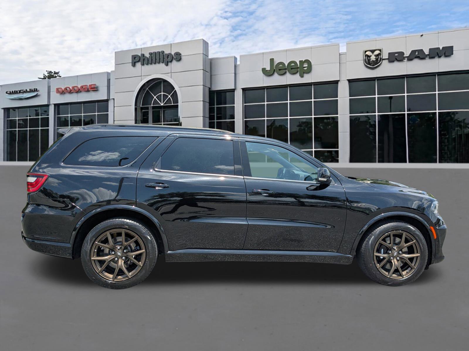 Used 2025 Dodge Durango R/T AWD/4WD image 2