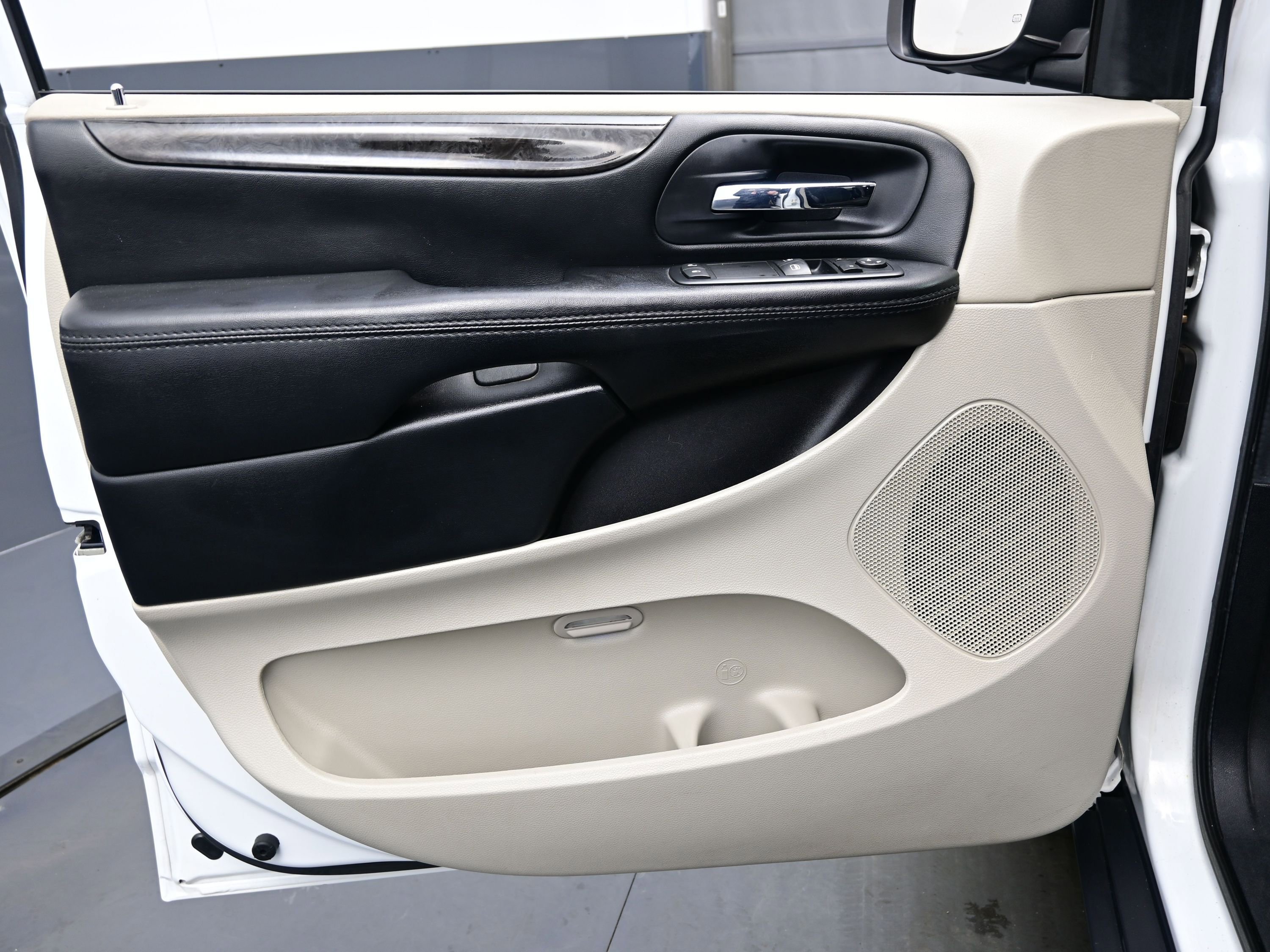 Used 2016 Dodge Grand Caravan American Value Package image 9