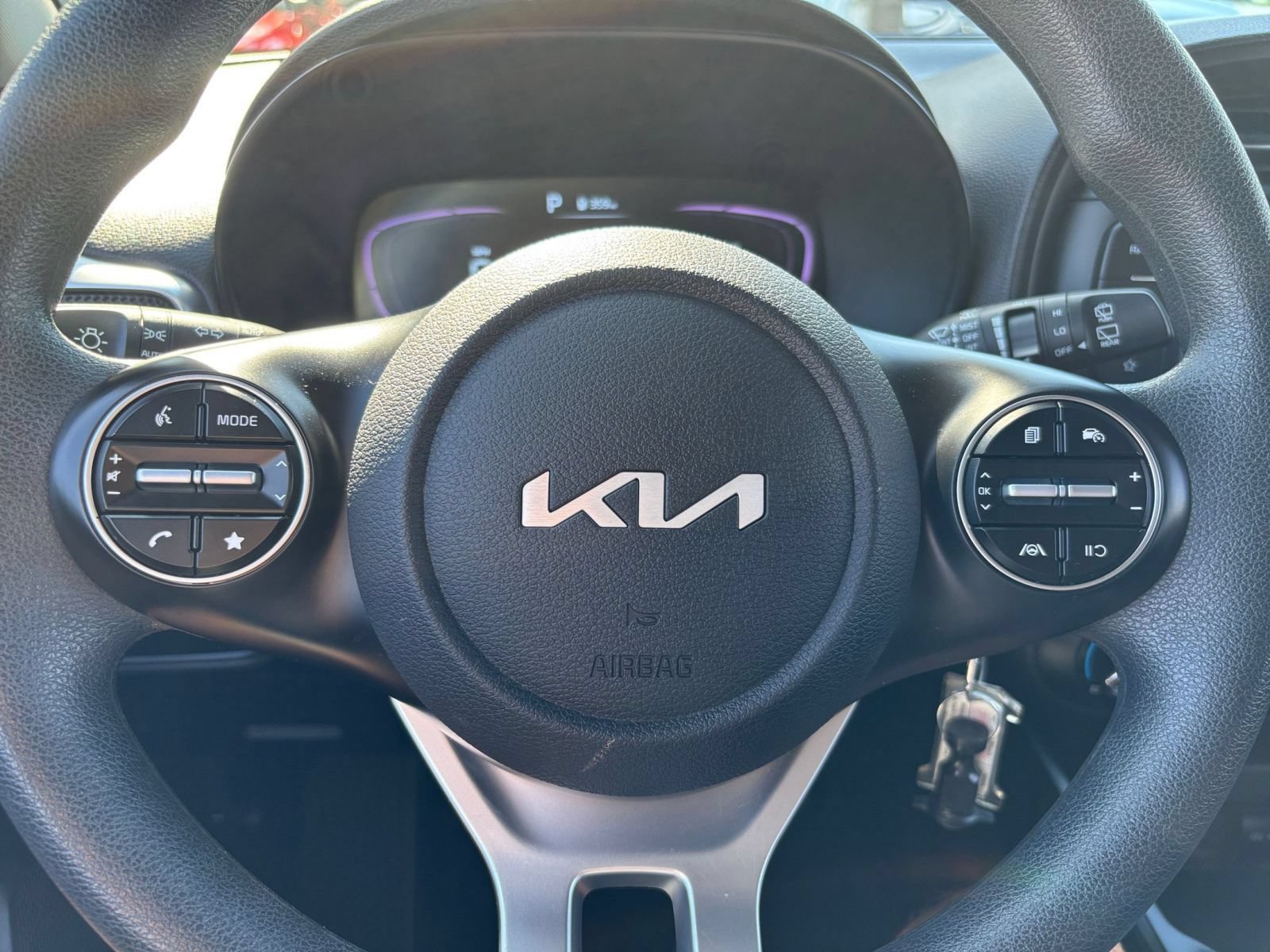 Used 2025 Kia Soul LX w/ LX Technology Package FWD image 25