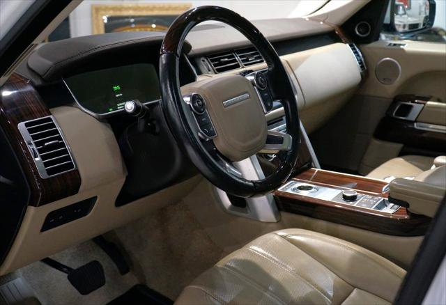 Used 2017 Land Rover Range Rover HSE image 14