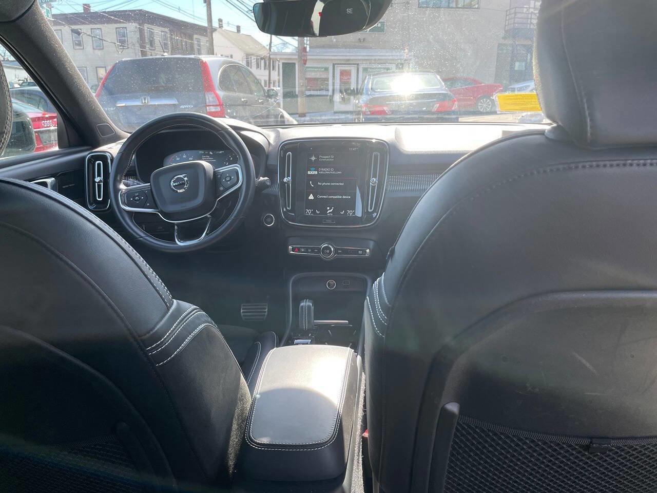 Used 2021 Volvo XC40 T5 R-Design image 13
