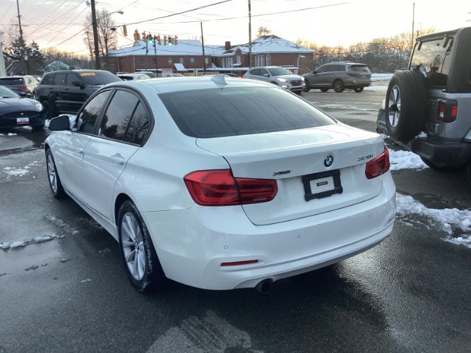 Used 2017 BMW 320i xDrive 320i xDrive image 2