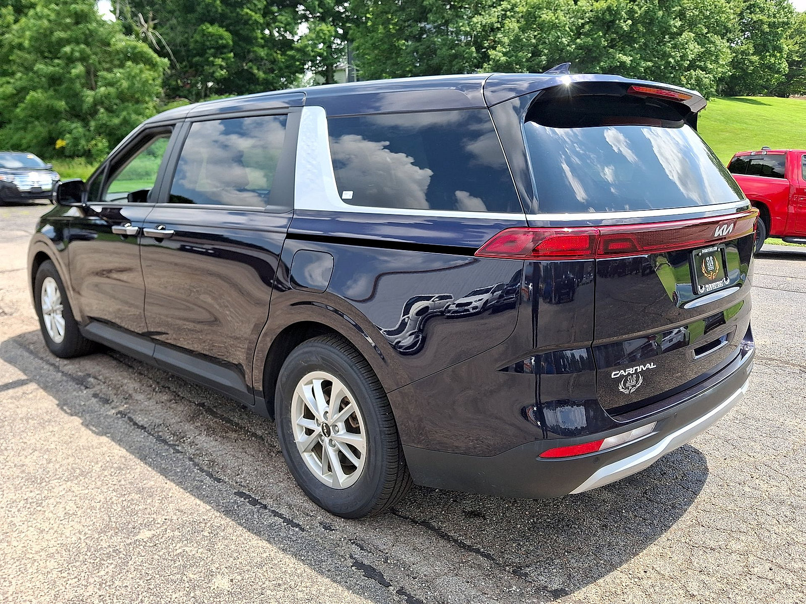 Used 2024 Kia Carnival LX FWD image 22