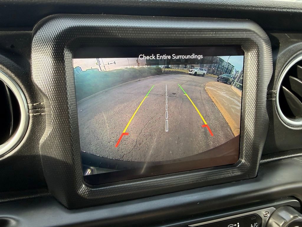 Used 2018 Jeep Wrangler Unlimited Sahara image 10