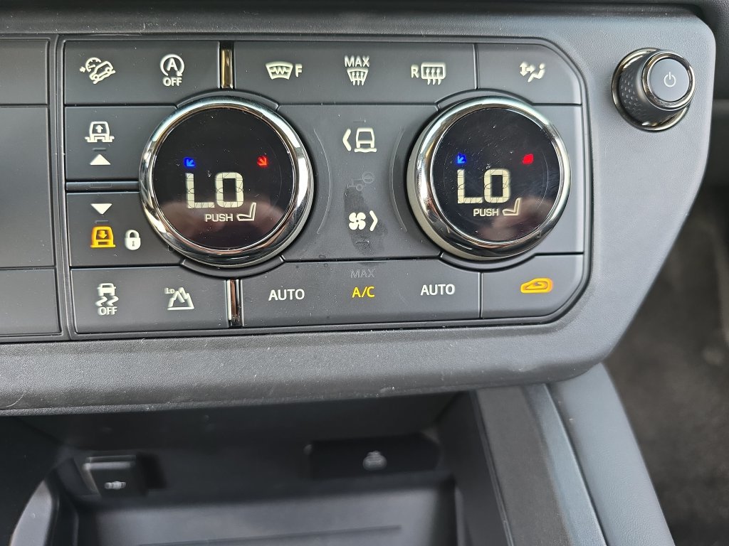 New 2026 Land Rover Defender 110 OCTA AWD/4WD image 25