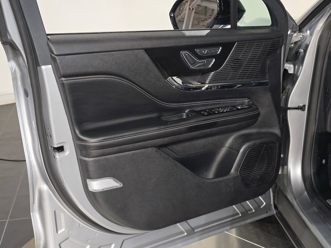 Used 2022 Lincoln Corsair AWD w/ Premium Package image 17