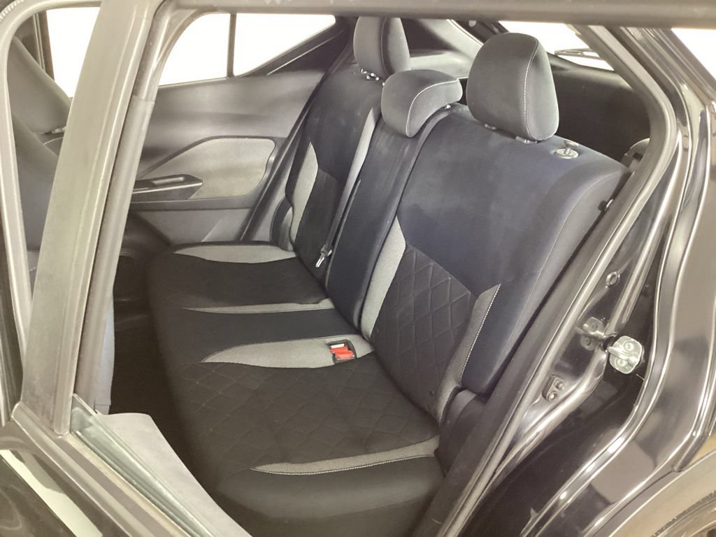 Used 2018 Nissan Kicks SV FWD image 29