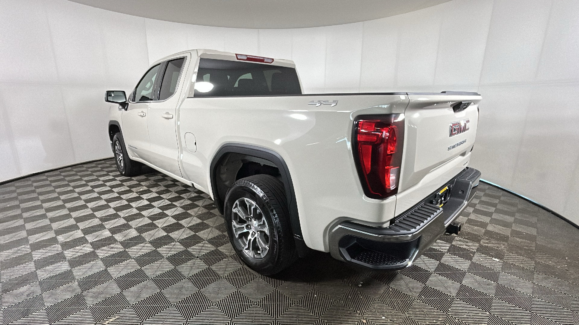 New 2026 GMC Sierra 1500 SLE AWD/4WD image 5