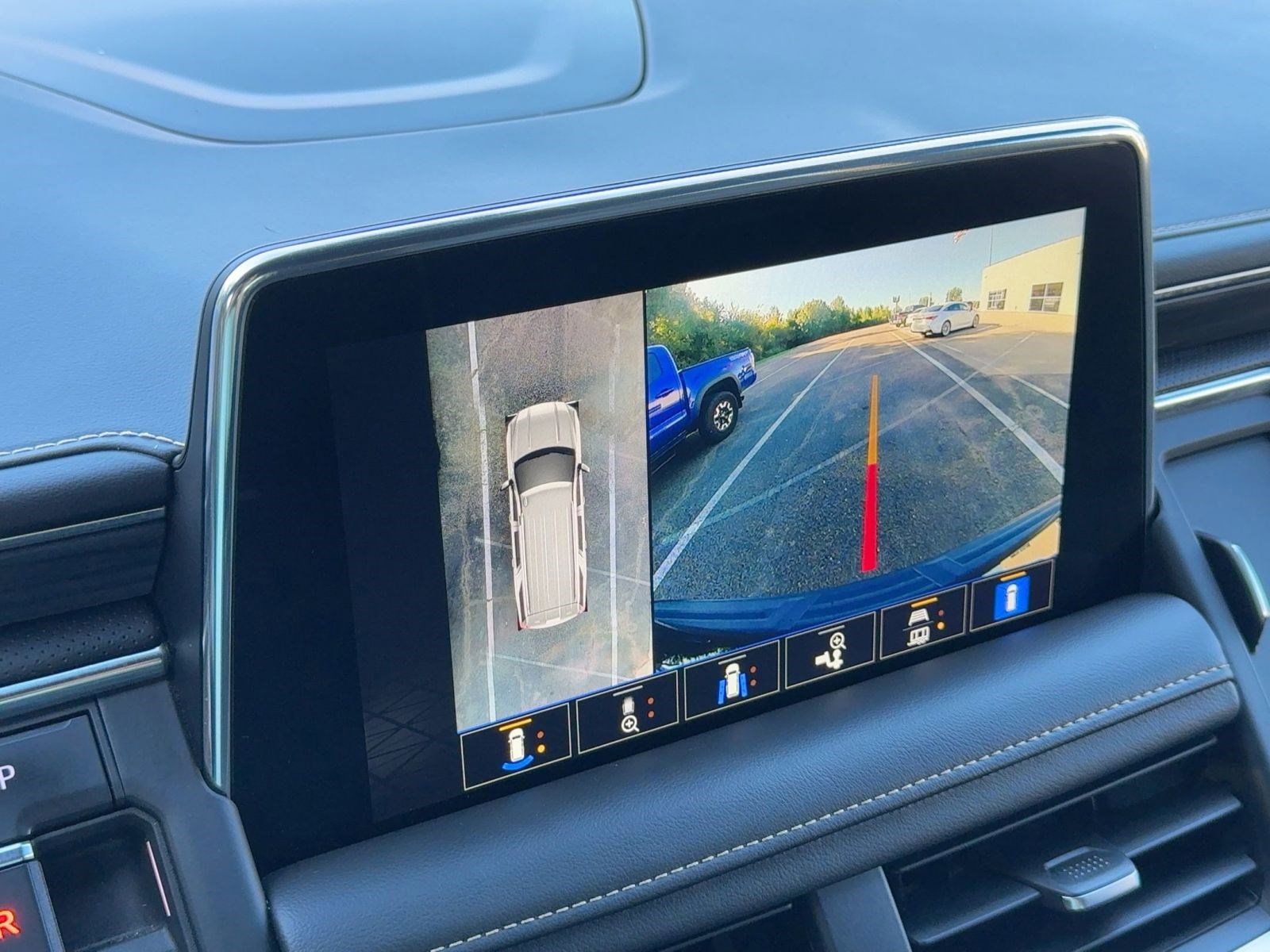 Used 2022 GMC Yukon SLT w/ SLT Premium Package image 23