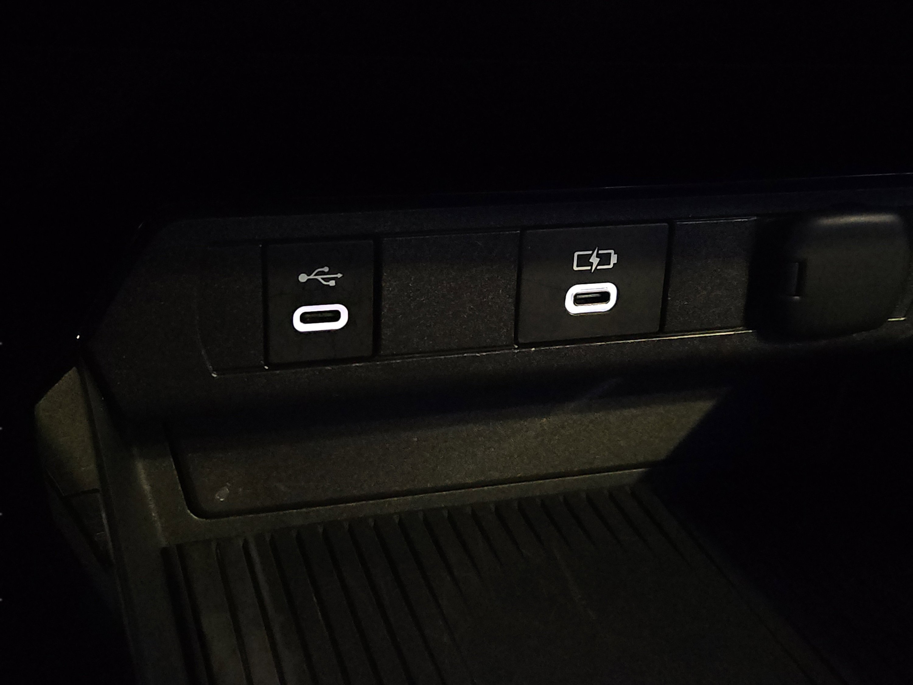 Used 2024 Toyota Prius XLE image 19