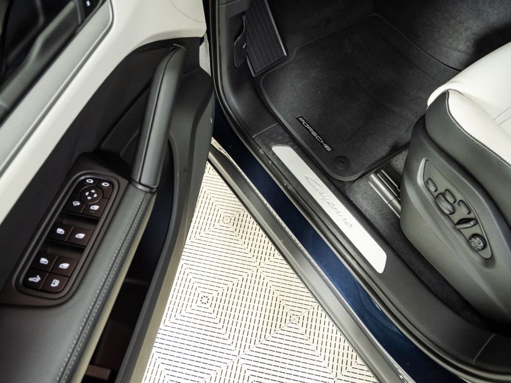 New 2026 Porsche Cayenne Base image 8