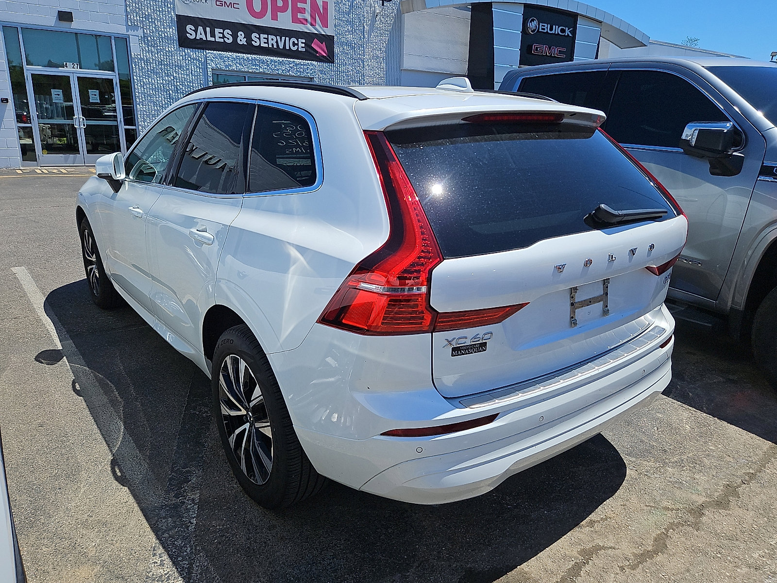 Used 2023 Volvo XC60 B5 Core w/ Climate Package AWD/4WD image 6