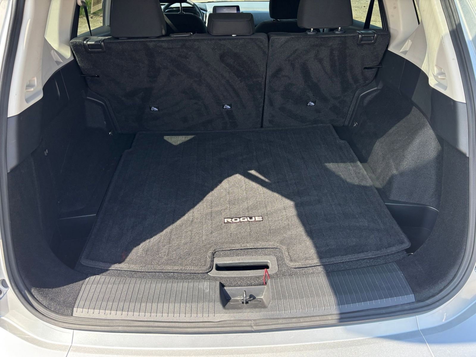 Used 2025 Nissan Rogue SV FWD image 33