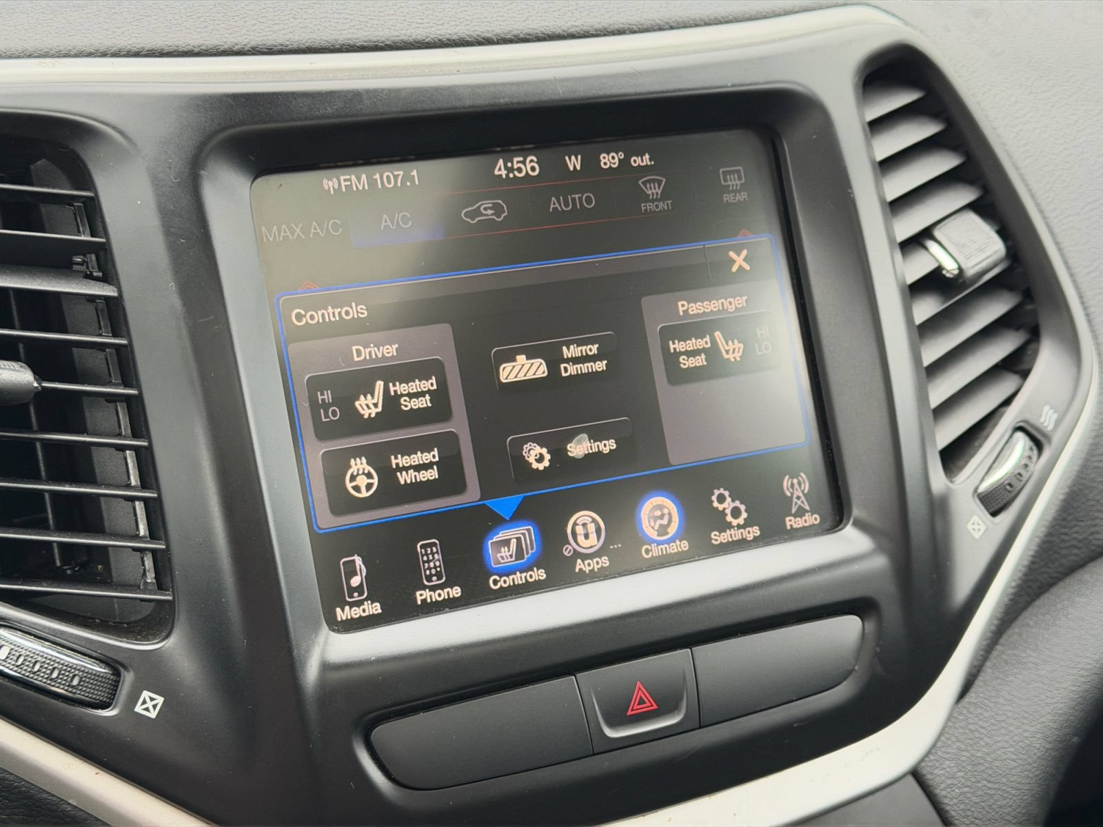 Used 2016 Jeep Cherokee Trailhawk w/ Comfort/Convenience Group AWD/4WD image 27