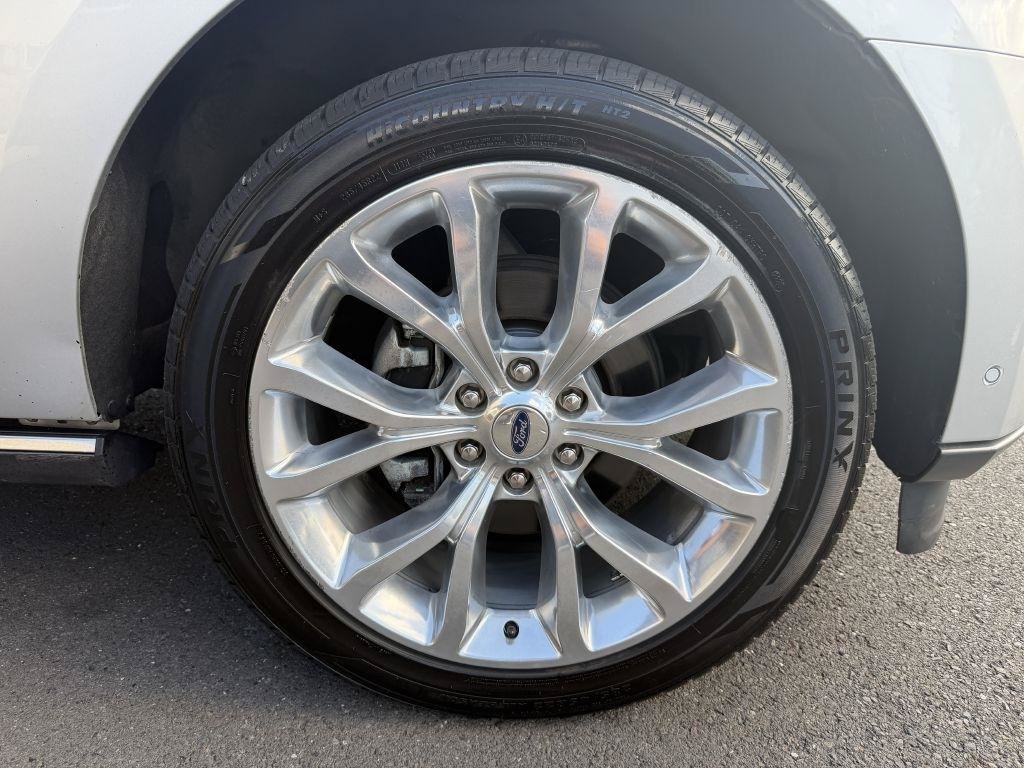 Used 2019 Ford Expedition Limited w/ Equipment Group 302A AWD/4WD image 12