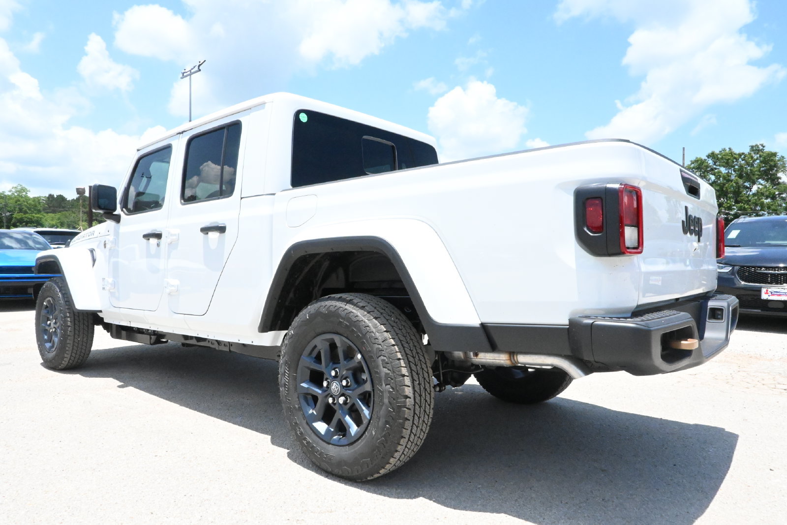 New 2026 Jeep Gladiator Sport AWD/4WD image 2