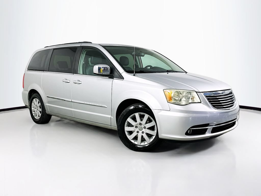 Used 2011 Chrysler Town & Country Touring-L FWD image 2