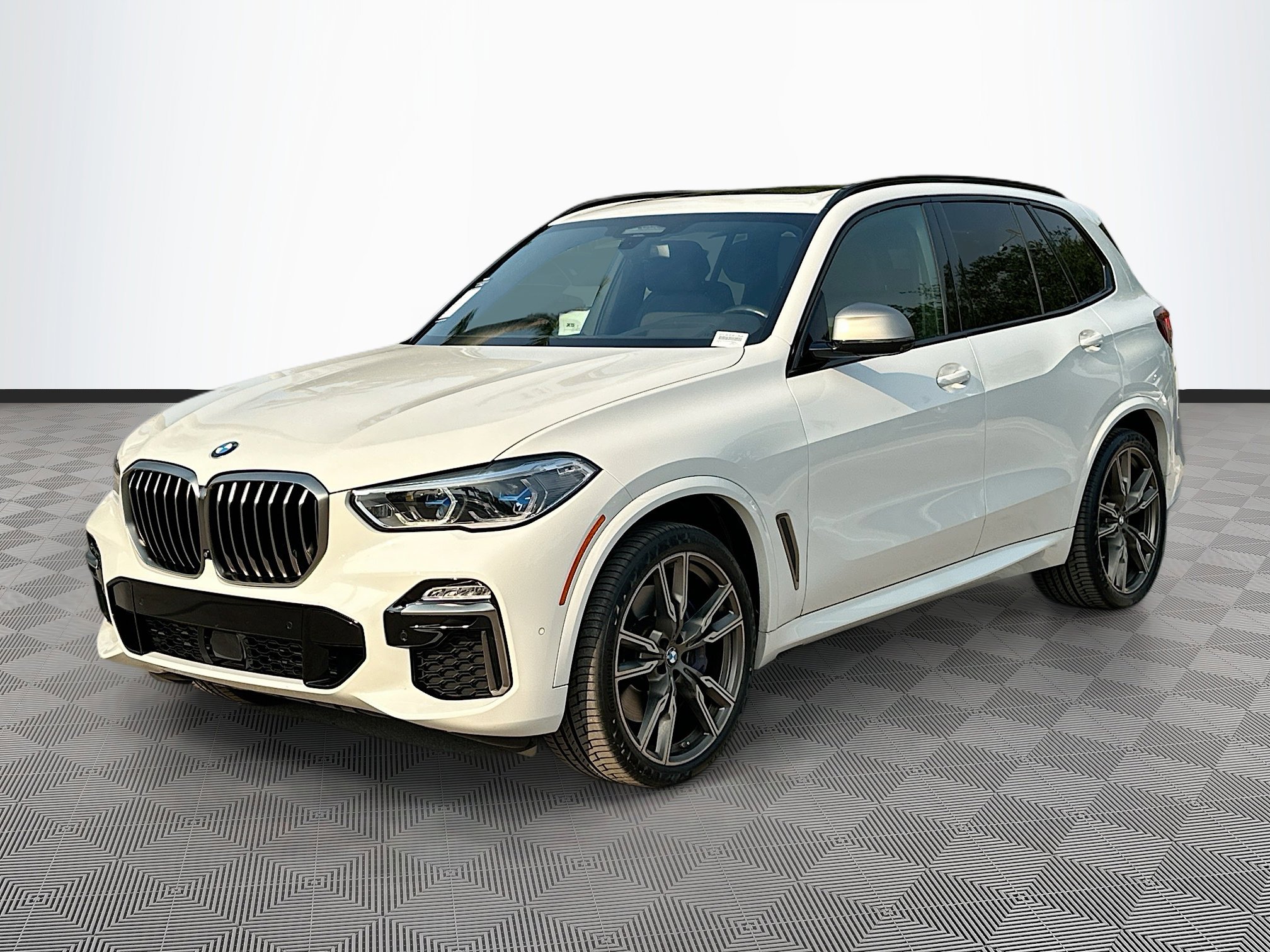 Used 2020 BMW X5 M50i w/ Executive Package image 3