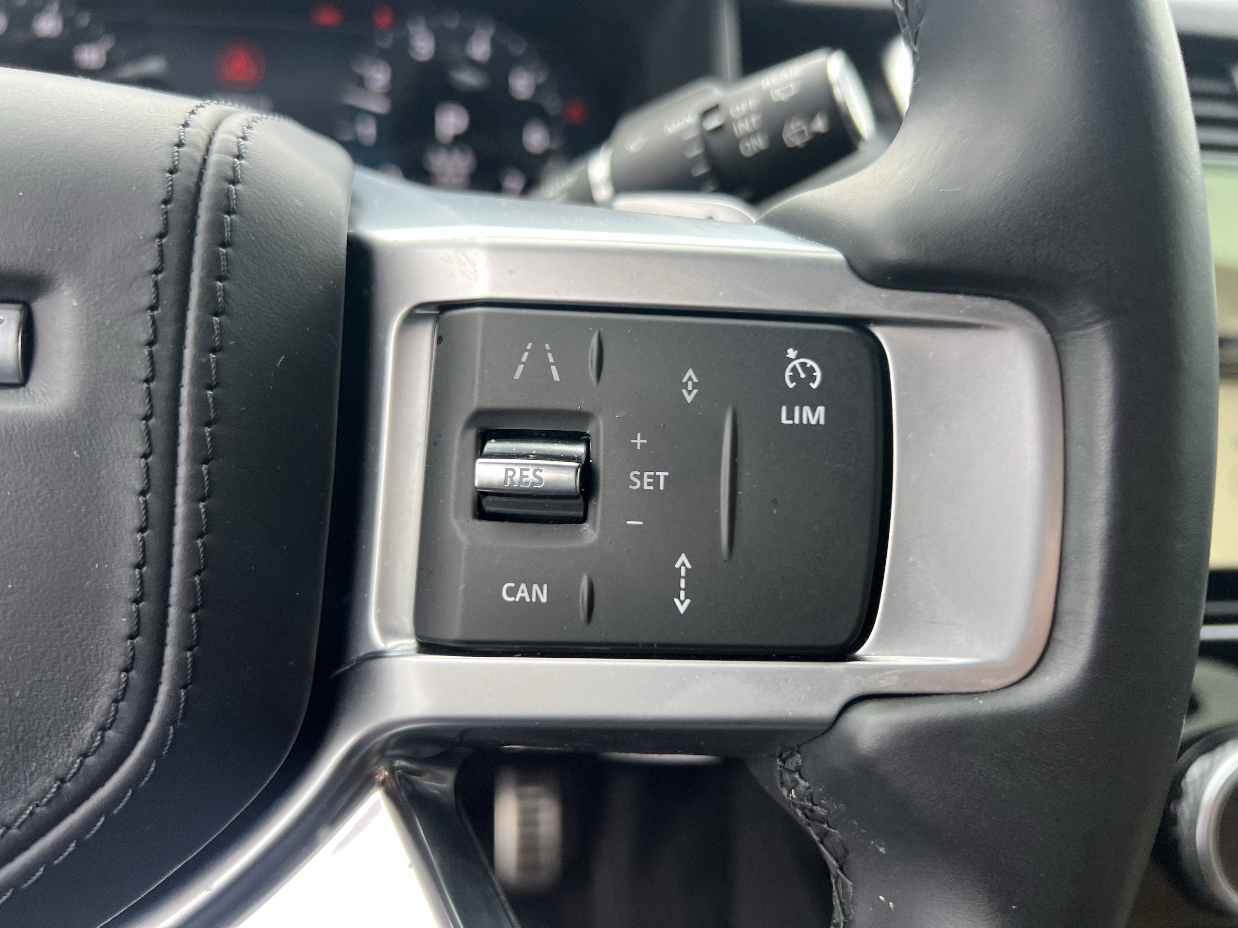 Certified 2023 Land Rover Discovery HSE R-Dynamic AWD/4WD image 23