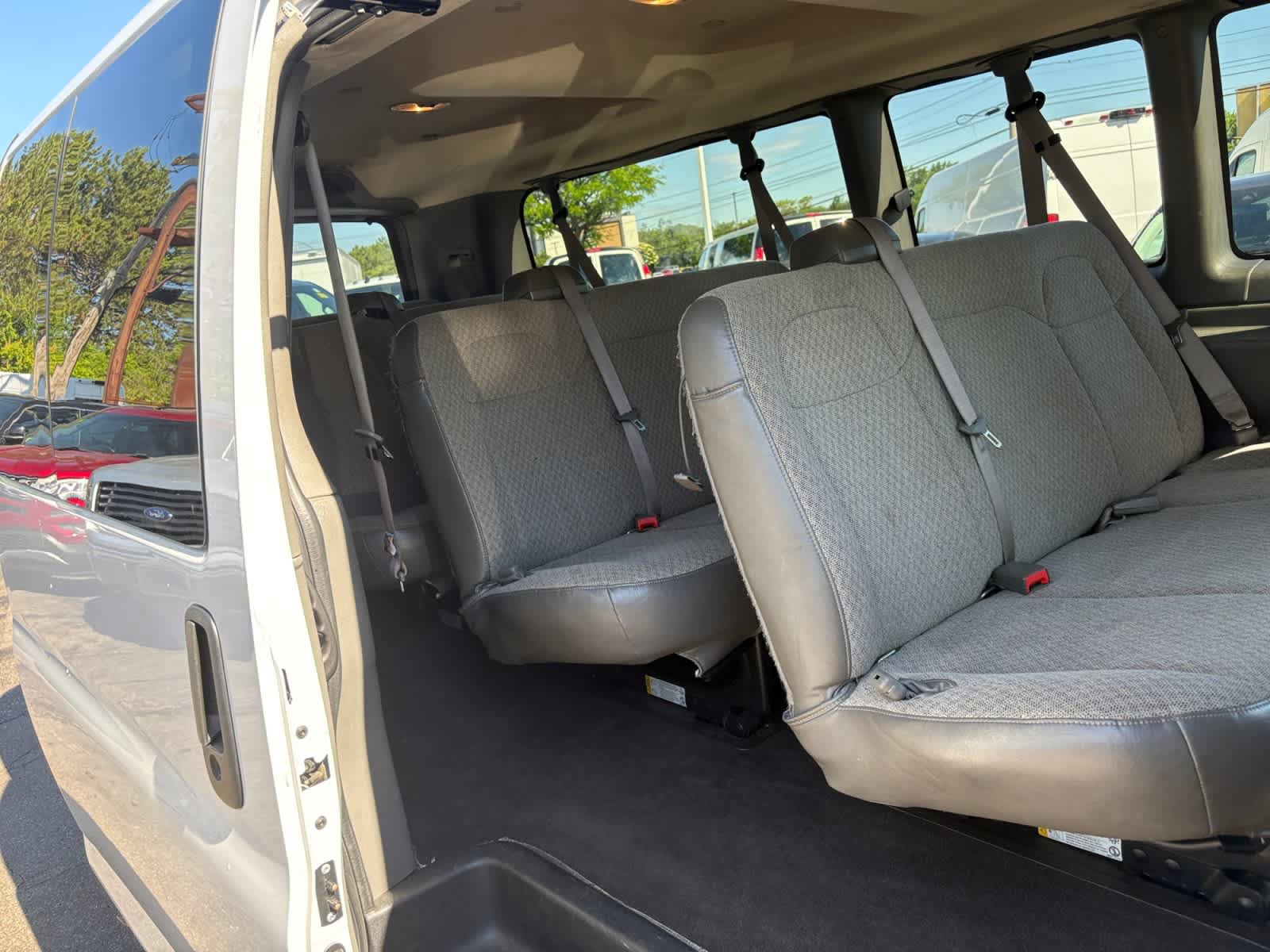 Used 2025 GMC Savana 3500 LT w/ LT Preferred Equipment Group RWD image 31