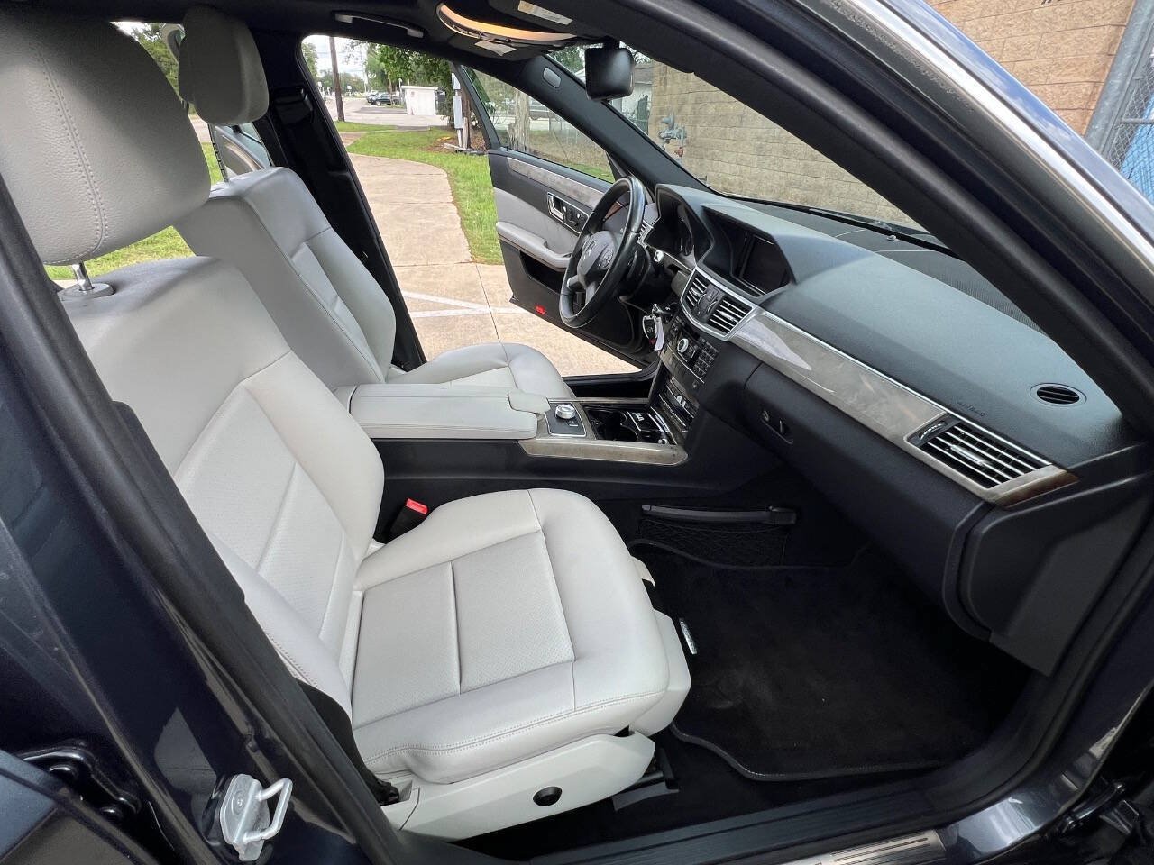 Used 2010 Mercedes-Benz E 350 Sedan image 23