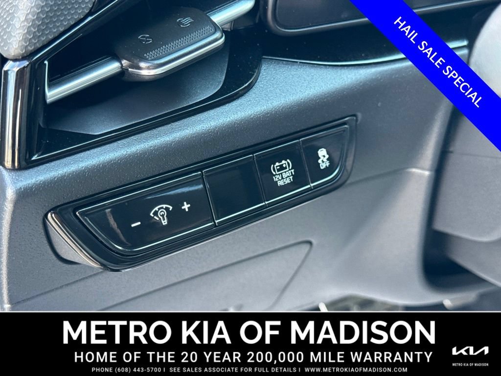 Used 2025 Kia Niro EX Touring FWD image 12