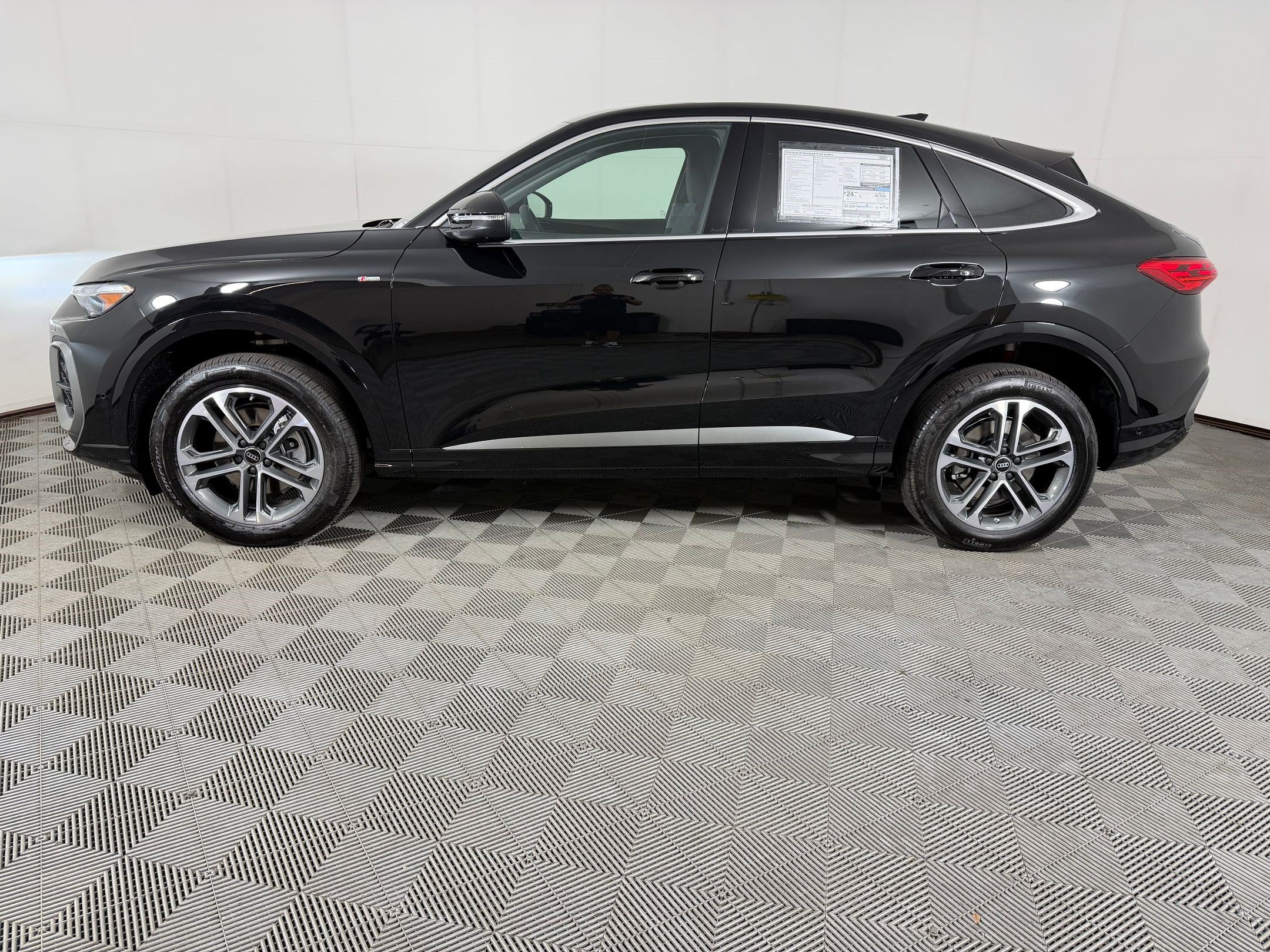 New 2026 Audi Q5 Premium Plus AWD/4WD image 2